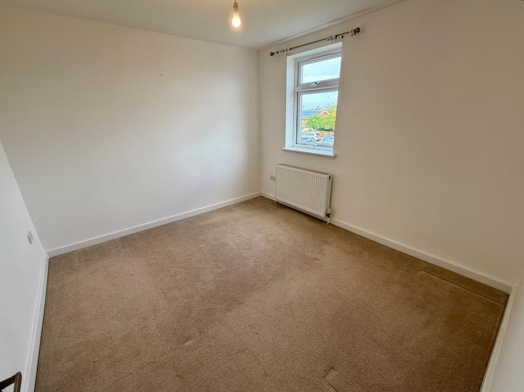 Lot: 140 - VACANT THREE-BEDROOM HOUSE - Bedroom two